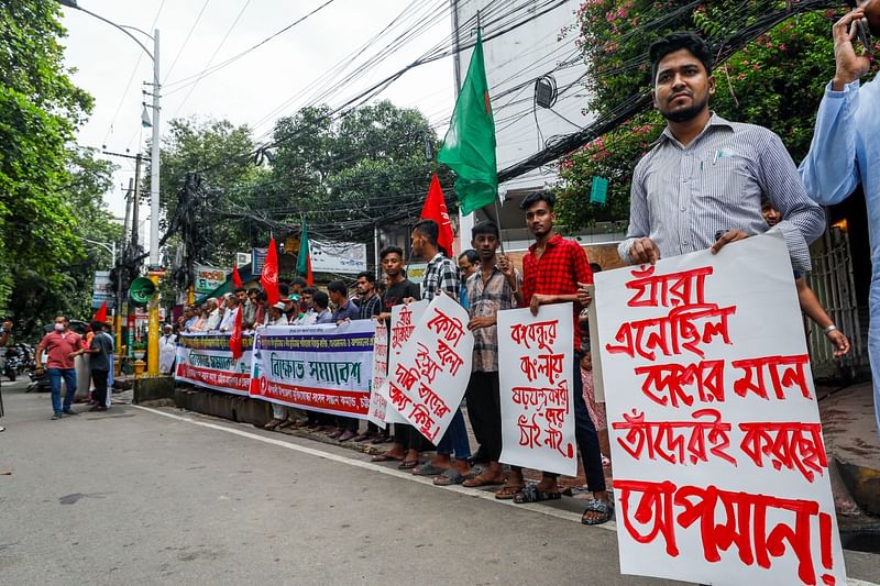 মুক্তিযোদ্ধা সংসদ সন্তান কমান্ড চট্টগ্রাম মহানগর ও জেলার প্রতিবাদ সমাবেশ। আজ বিকেল সাড়ে ৫টায় চট্টগ্রাম নগরের প্রেসক্লাবের সামনে